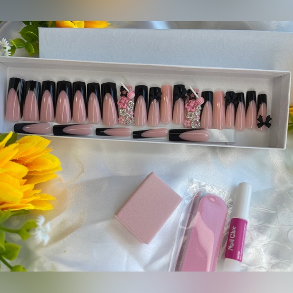 Chic Black and Nude Press-On Nails with 3D Floral and Bow Accents - Picture 2 of 2
